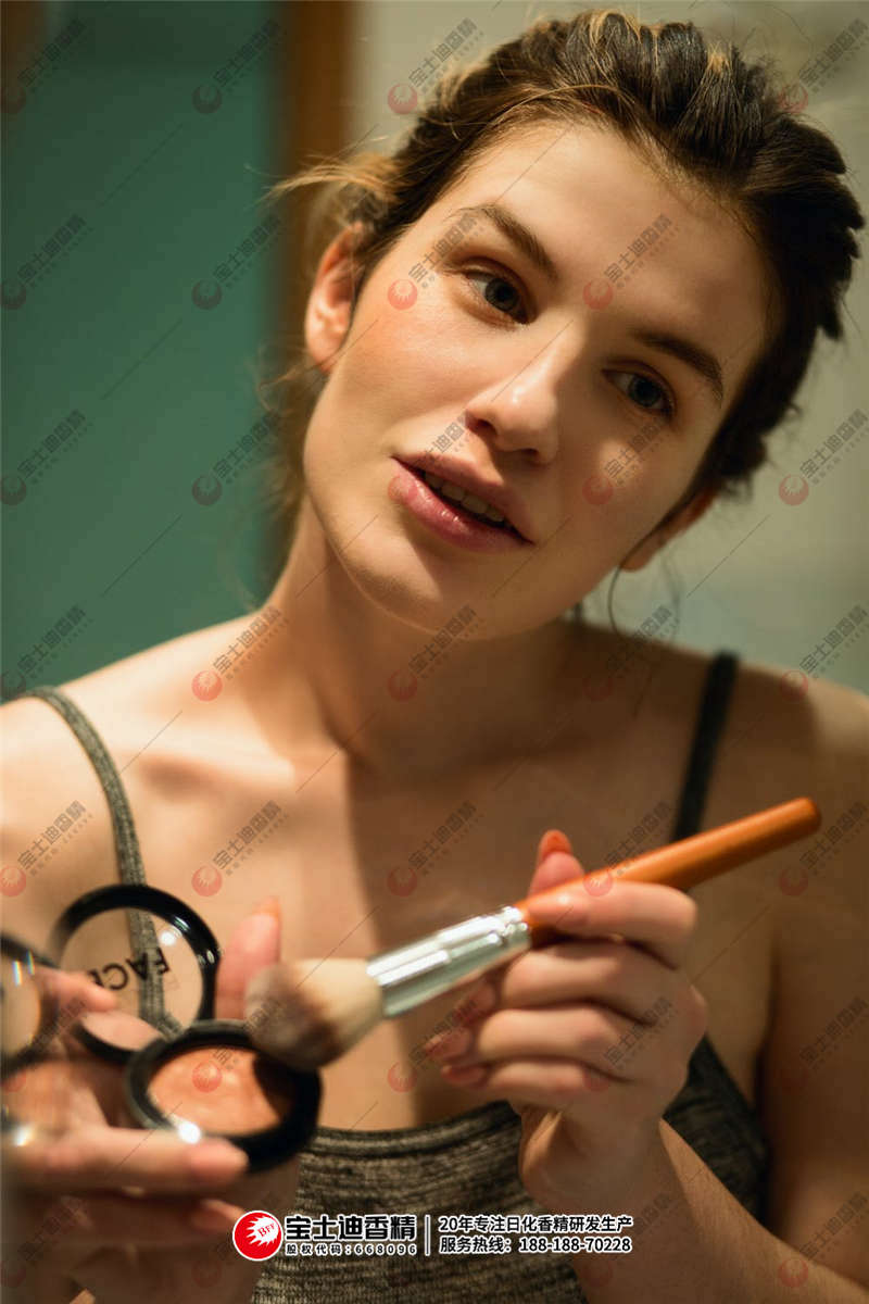 用化妝品 用化妝品(pǐn)