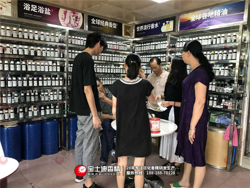 大家一起過來聞香