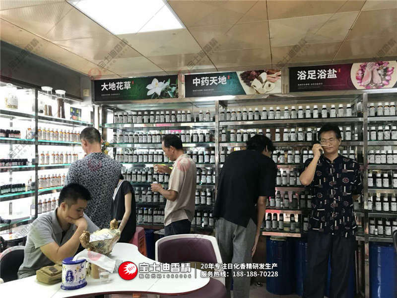 草莓视频在线香（xiāng）精（jīng）員工（gōng）聞香