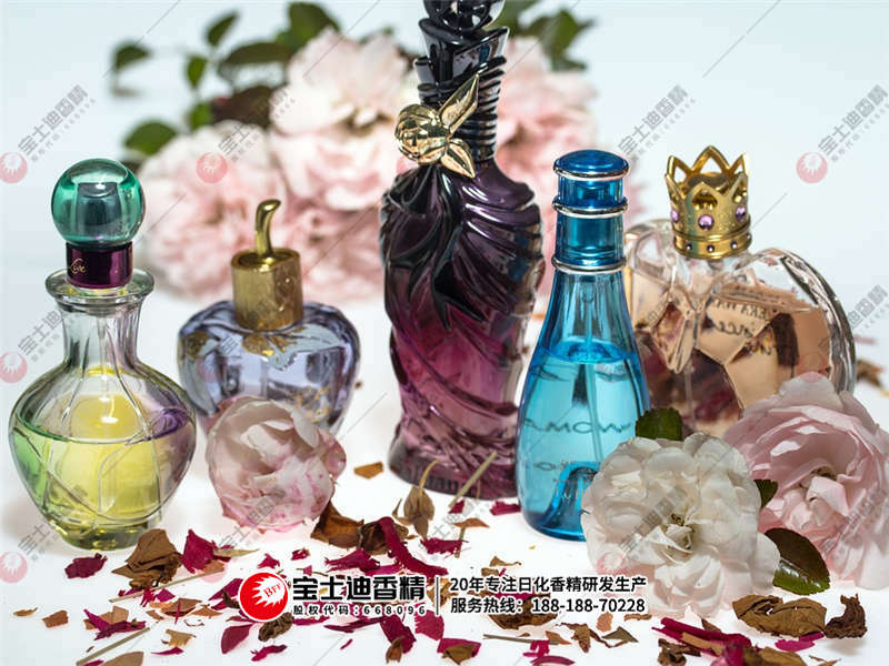 香水 香(xiāng)水