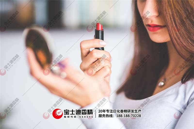 塗口紅 塗(tú)口紅